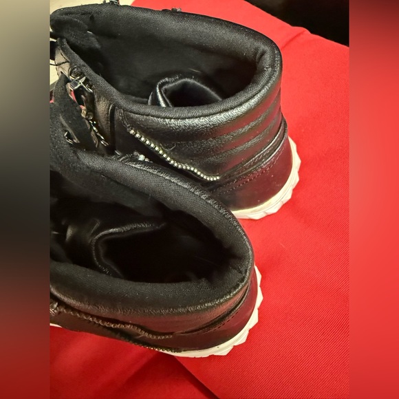 GUESS Women’s black high top sneakers. Size 8. Excellent condition - Picture 5 of 11